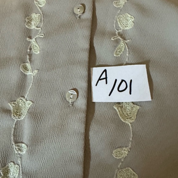 A-101 Susan Hutton PLUS‎ SIZE 22W Light Tan Long Sleeve Embroidered Blouse - Picture 15 of 15